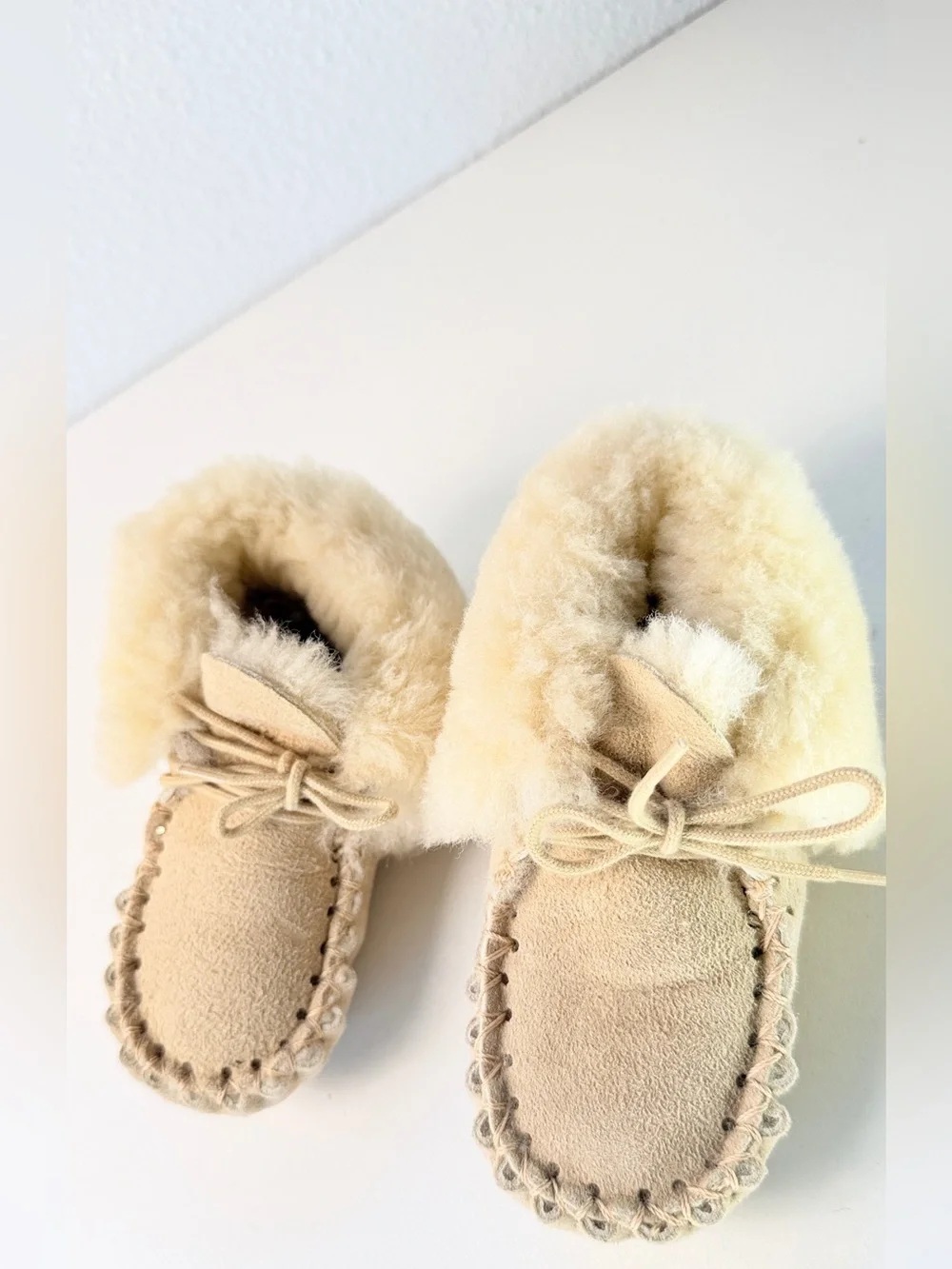 Handmade Sheepskin Moccasin Slippers Kids Size 8 - 9 Cream shearling Lined Cozy